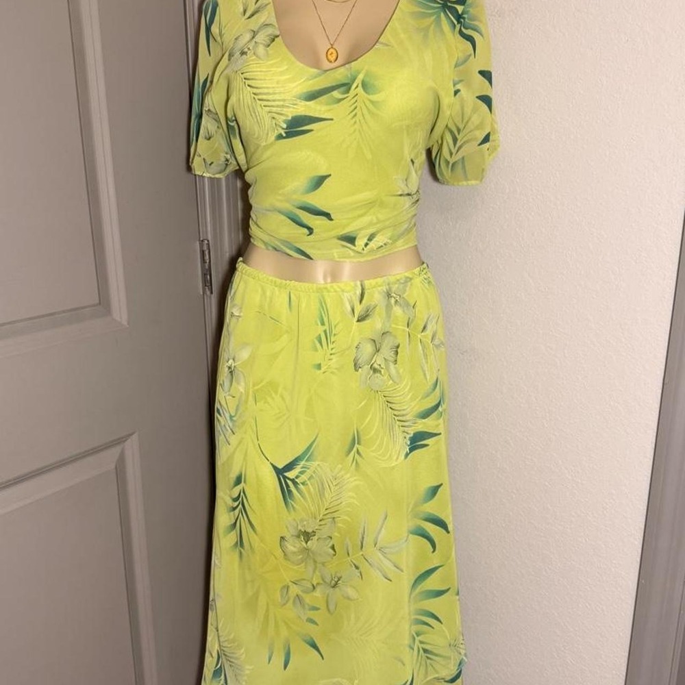 Vintage Studio 1 yellowish greenish 2 piece set